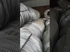 22 لفائف من السلك الشوكي المعالج Concertina الحلاقة السلك الشوكي مع سطح مغلف بالزنك